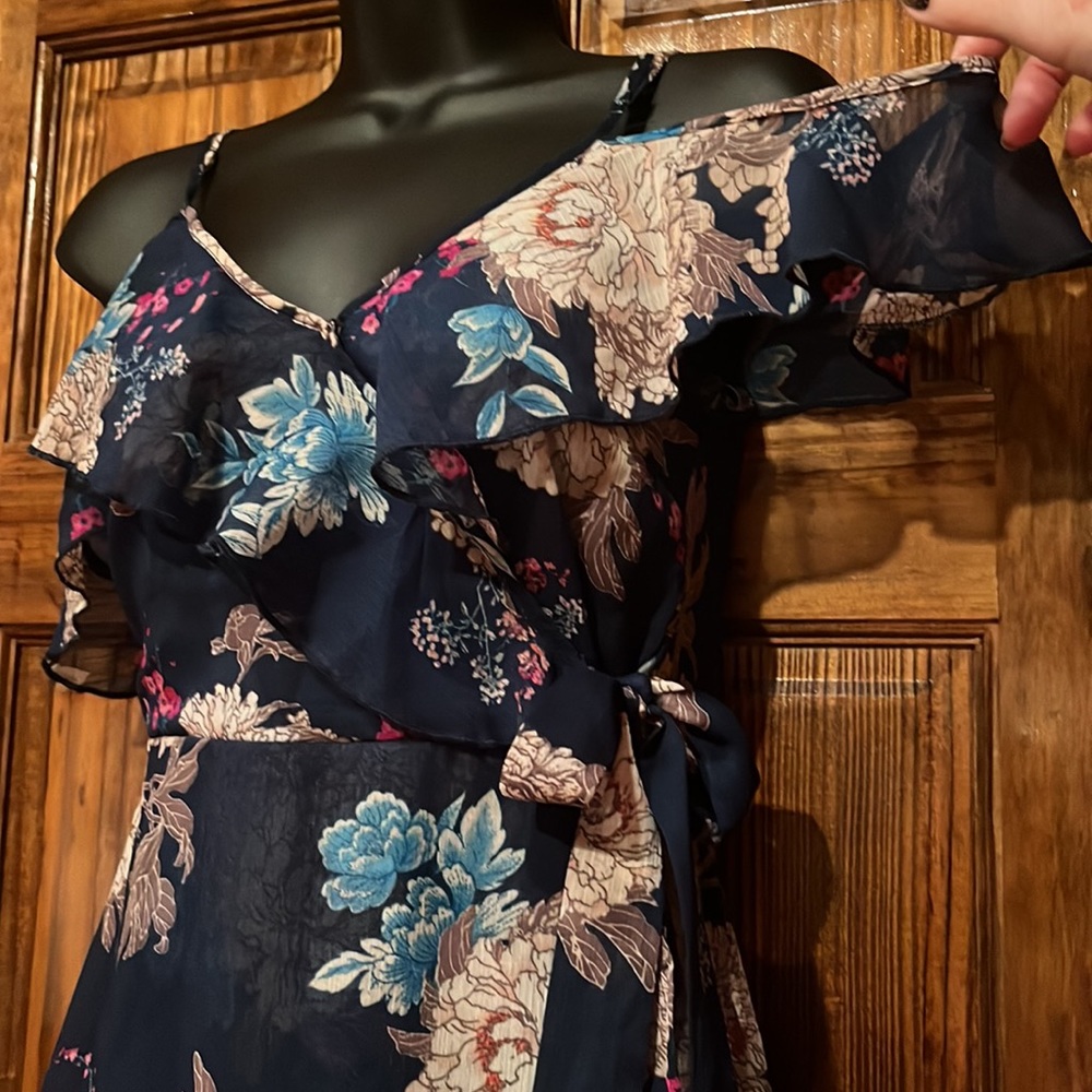 Off The Shoulder Floral Dress - Picture 6 of 10
